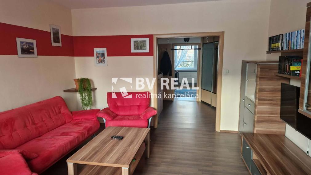 BV REAL Na predaj prerobený 3 izbový byt Prievidza FM2382