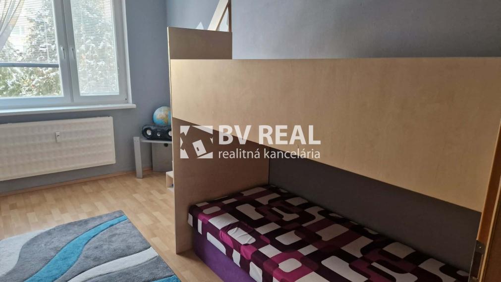 BV REAL Na predaj prerobený 3 izbový byt Prievidza FM2382
