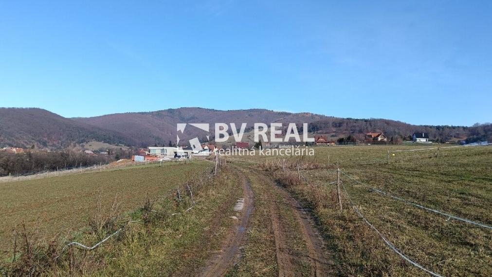 BV REAL Na predaj 2 pozemky obec Šútovce FM2384