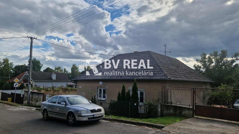 BV REAL Na predaj rodinný dom Prašice okres Topoľčany FM1959