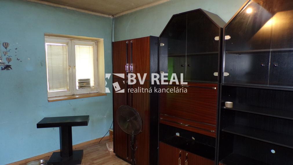 BV REAL Na predaj rodinný dom Prašice okres Topoľčany FM1959