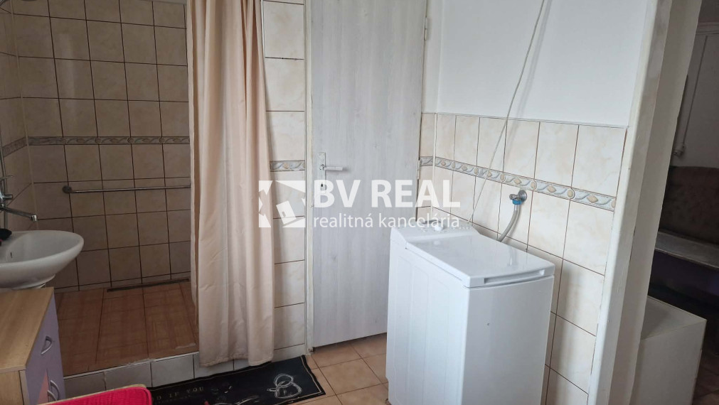 BV REAL Na prenájom byt v rodinnom dome Prievidza FM2228