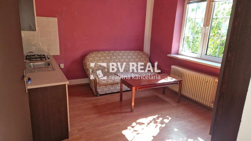 BV REAL Na prenájom 2 izbový byt v rodinnom dome Prievidza FM2086