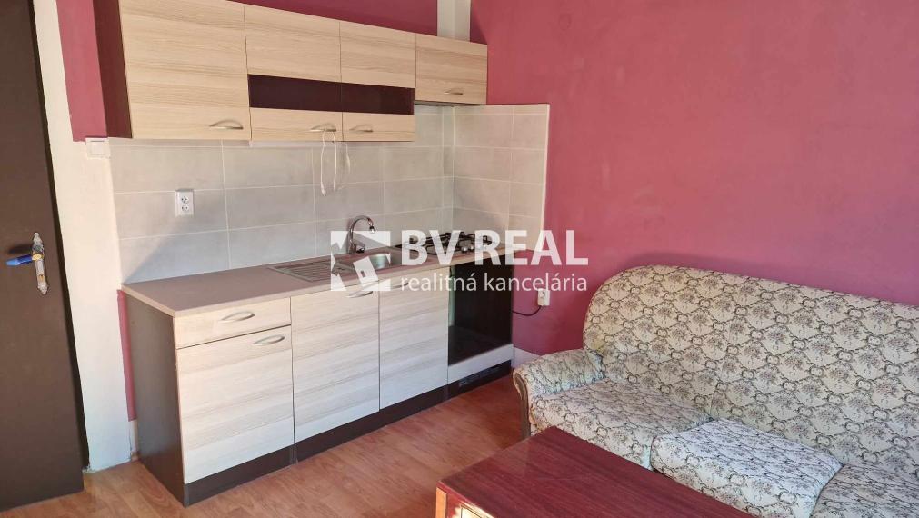 BV REAL Na prenájom 2 izbový byt v rodinnom dome Prievidza FM2086