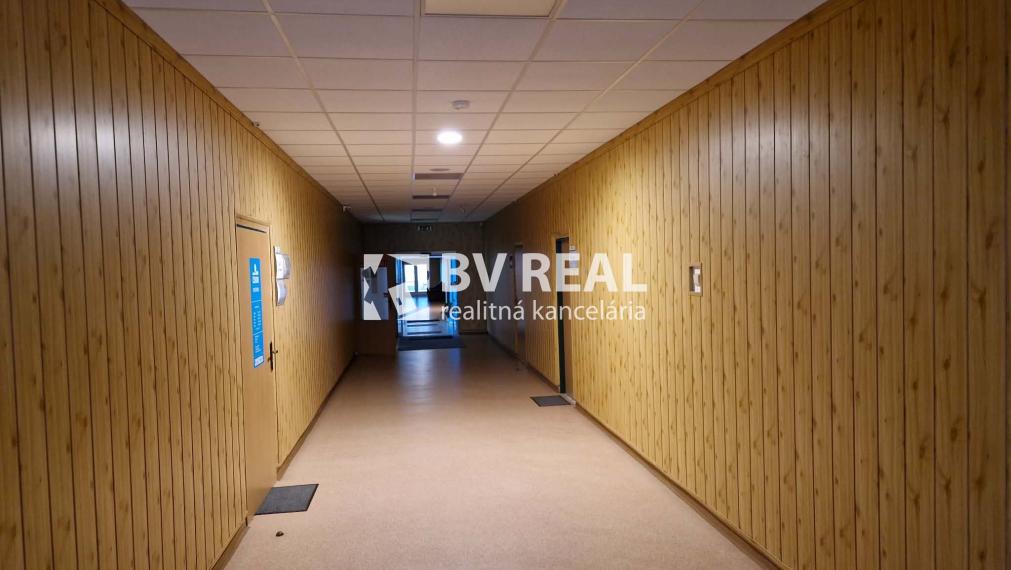 BV REAL Na prenájom komerčný priestor 44 m2 Prievidza FM2385