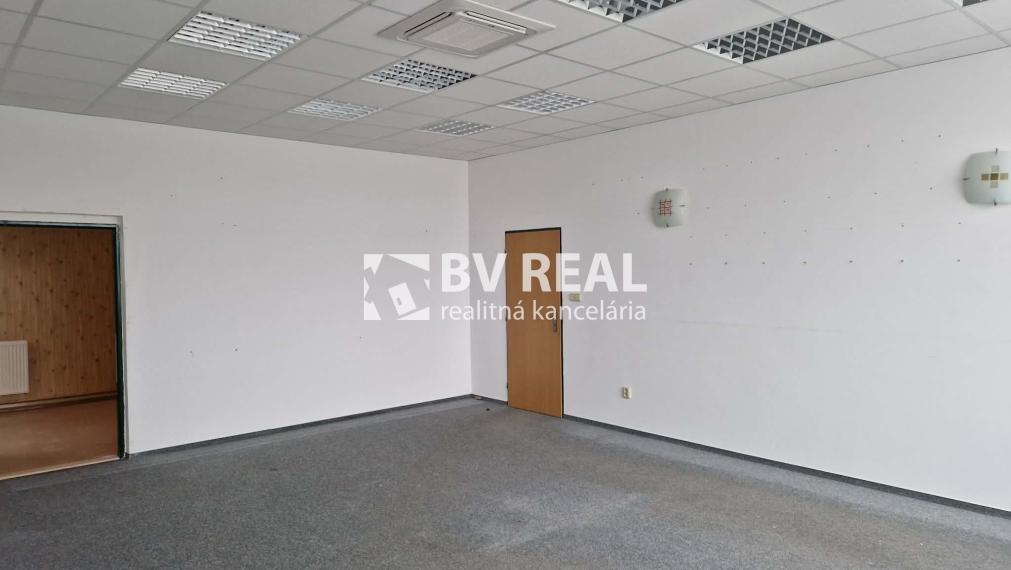 BV REAL Na prenájom komerčný priestor 44 m2 Prievidza FM2385