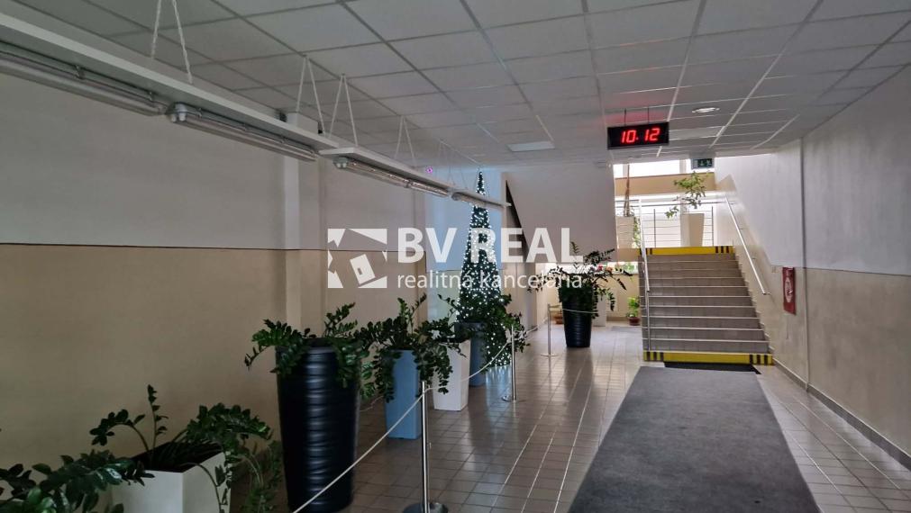 BV REAL Na prenájom komerčný priestor 45 m2 Prievidza FM2386