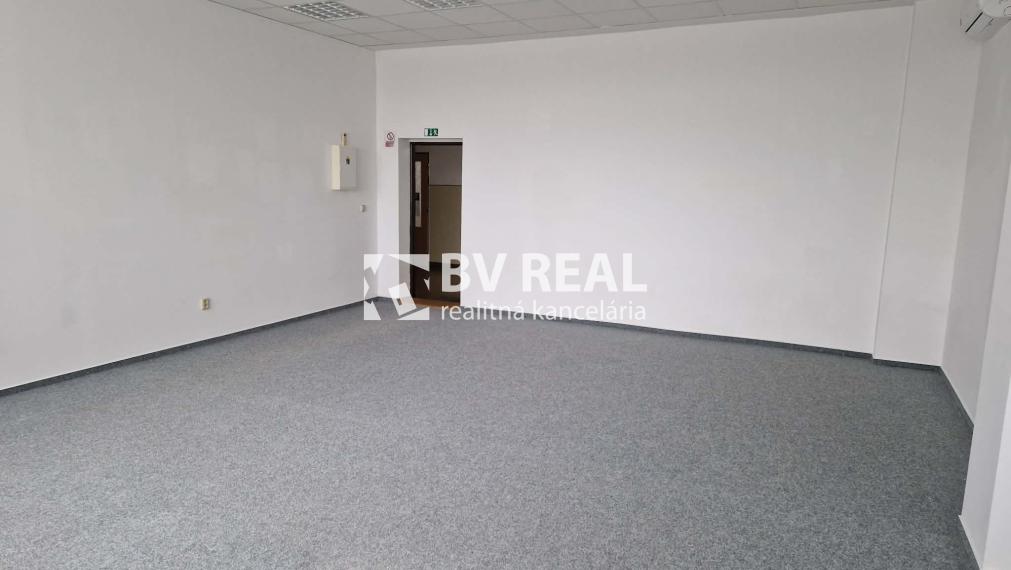 BV REAL Na prenájom komerčný priestor 45 m2 Prievidza FM2386