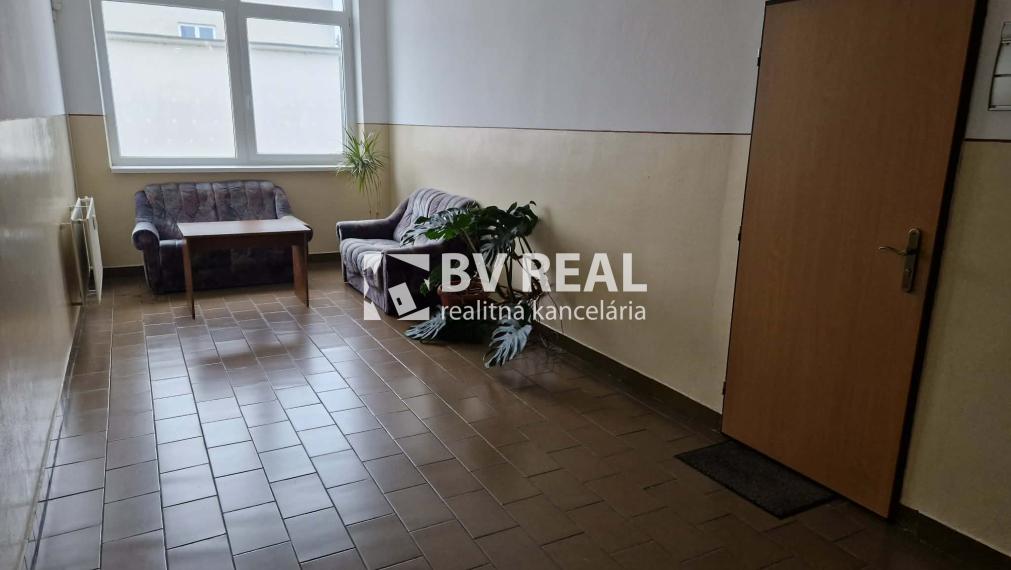 BV REAL Na prenájom komerčný priestor 45 m2 Prievidza FM2386