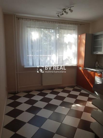 BV REAL Na predaj 1 a pol izbový byt Bojnice FM2388