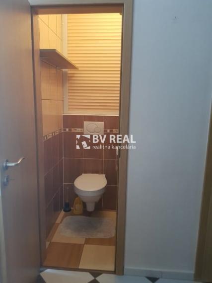 BV REAL Na predaj 1 a pol izbový byt Bojnice FM2388