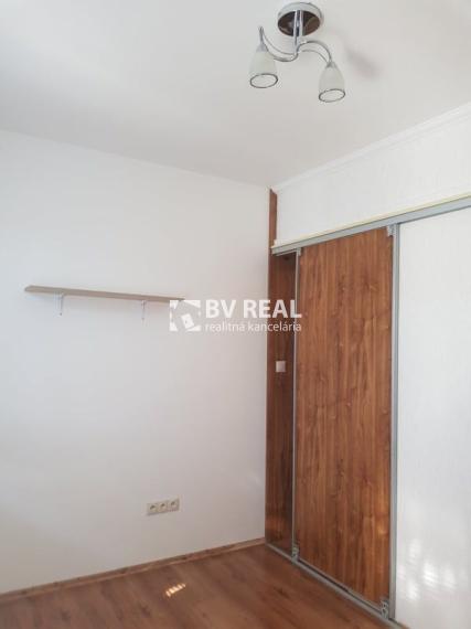 BV REAL Na predaj 1 a pol izbový byt Bojnice FM2388