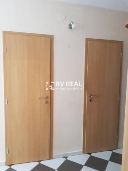 BV REAL Na predaj 1 a pol izbový byt Bojnice FM2388