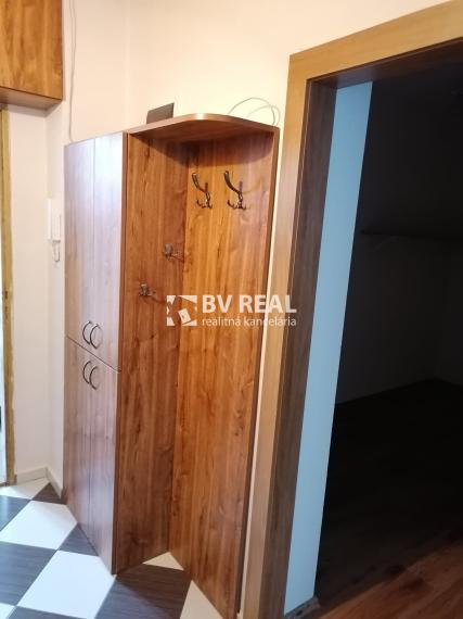 BV REAL Na predaj 1 a pol izbový byt Bojnice FM2388