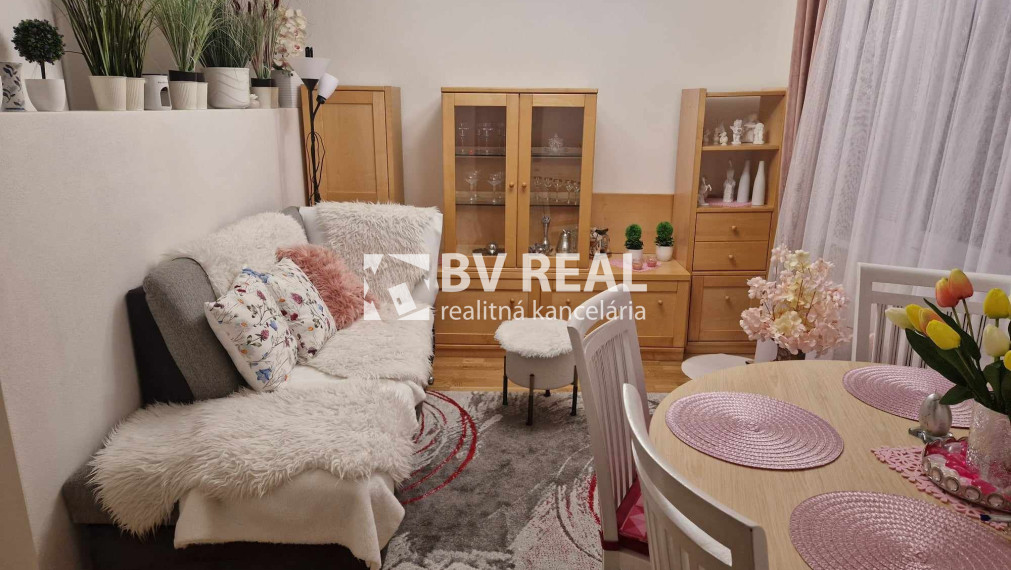 BV REAL na predaj prerobený 2 izbový byt Handlová FM2142
