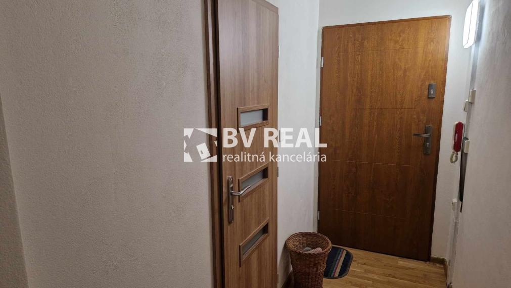 BV REAL na predaj prerobený 2 izbový byt Handlová FM2142