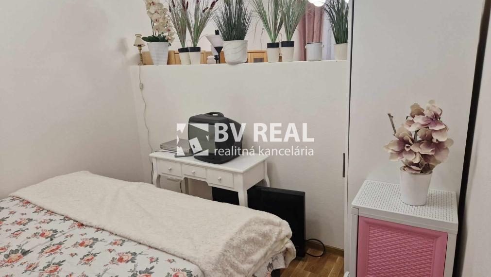 BV REAL na predaj prerobený 2 izbový byt Handlová FM2142