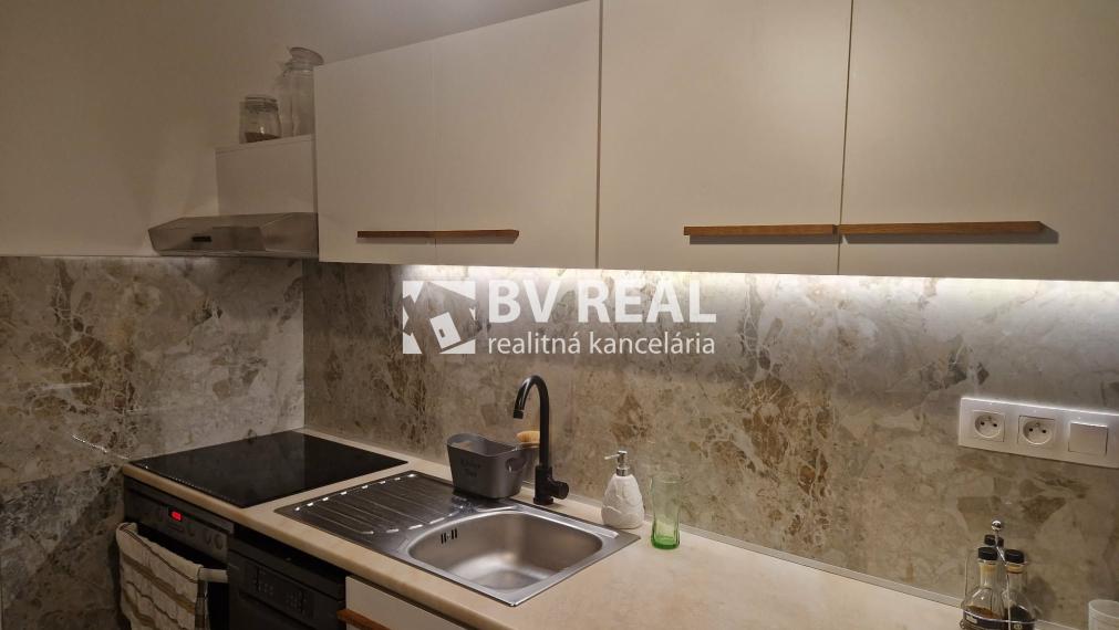 BV REAL Na predaj 1 izbový byt obec Janova Lehota FM2390