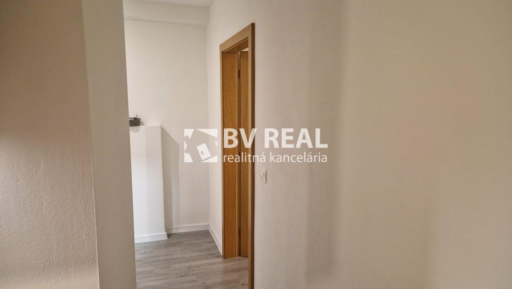 BV REAL Na predaj 1 izbový byt obec Janova Lehota FM2390