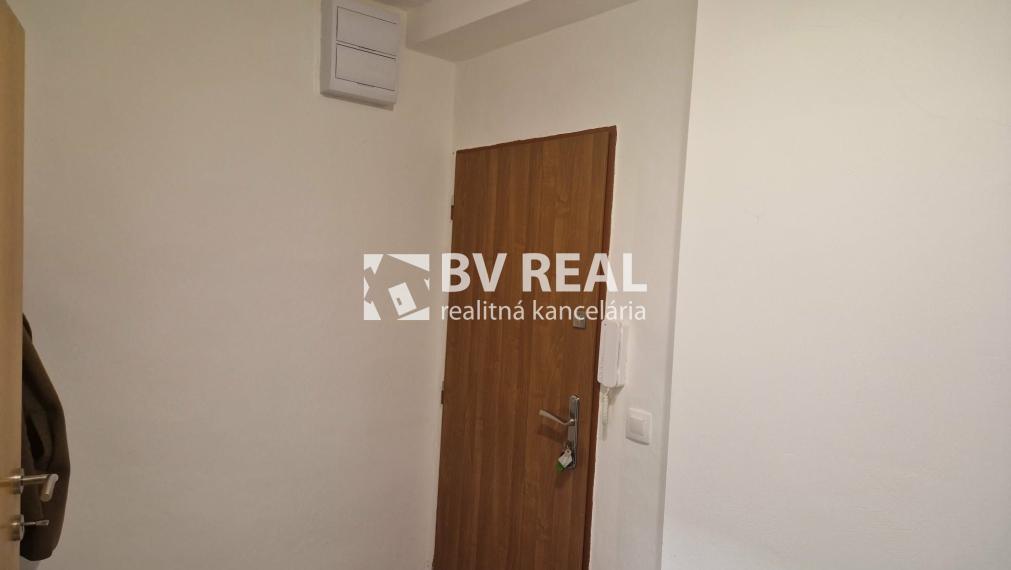 BV REAL Na predaj 1 izbový byt obec Janova Lehota FM2390