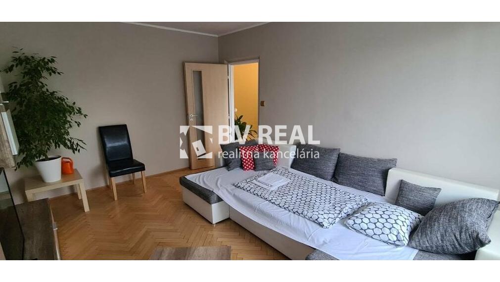 BV REAL Na predaj 2,5 izbový byt Prievidza FM2391