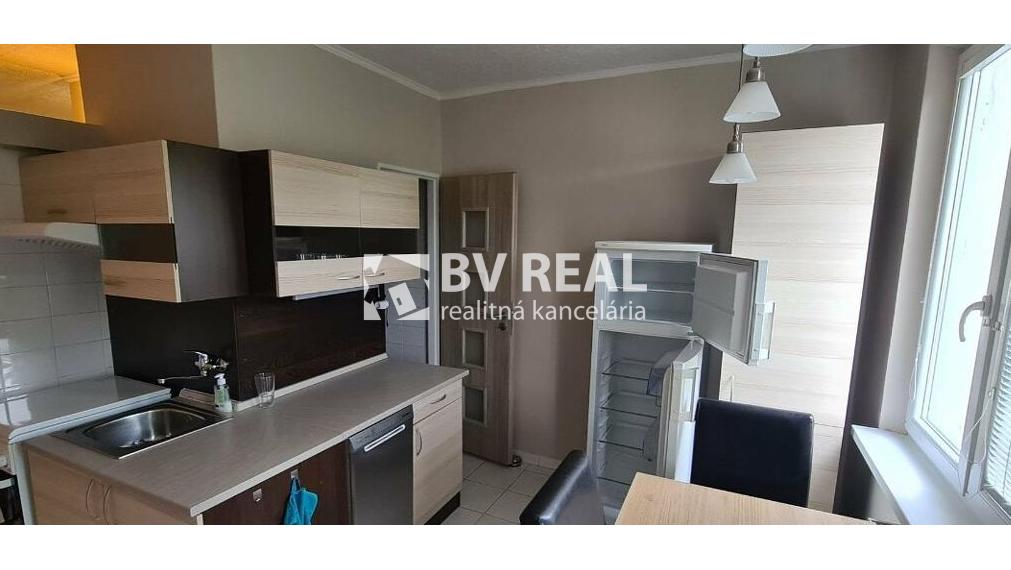 BV REAL Na predaj 2,5 izbový byt Prievidza FM2391