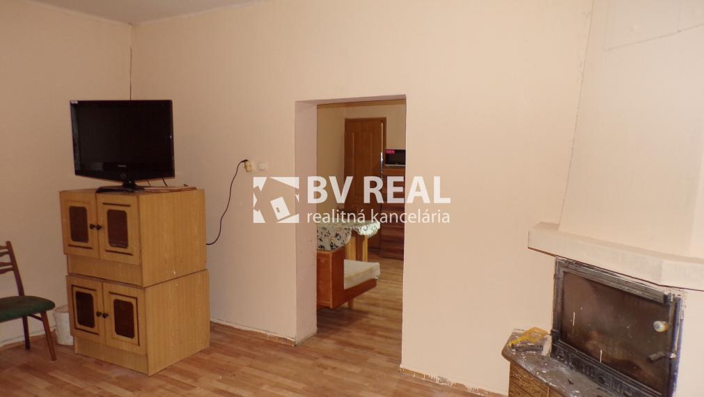 BV REAL Na predaj rodinný dom s veľkým pozemkom 2326 m2 FM1959
