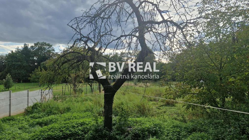 BV REAL Na predaj rodinný dom s veľkým pozemkom 2326 m2 FM1959