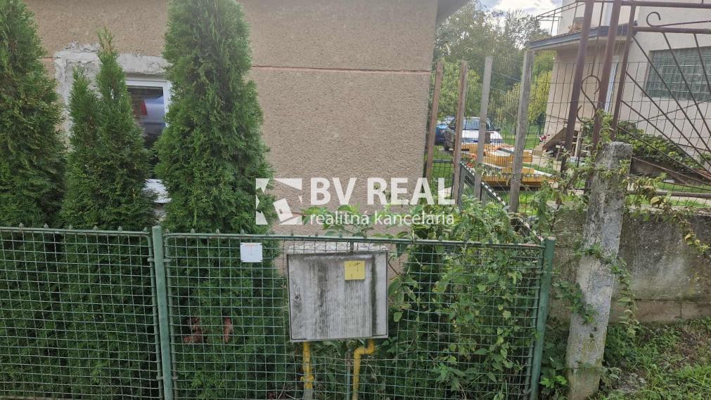 BV REAL Na predaj rodinný dom s veľkým pozemkom 2326 m2 FM1959