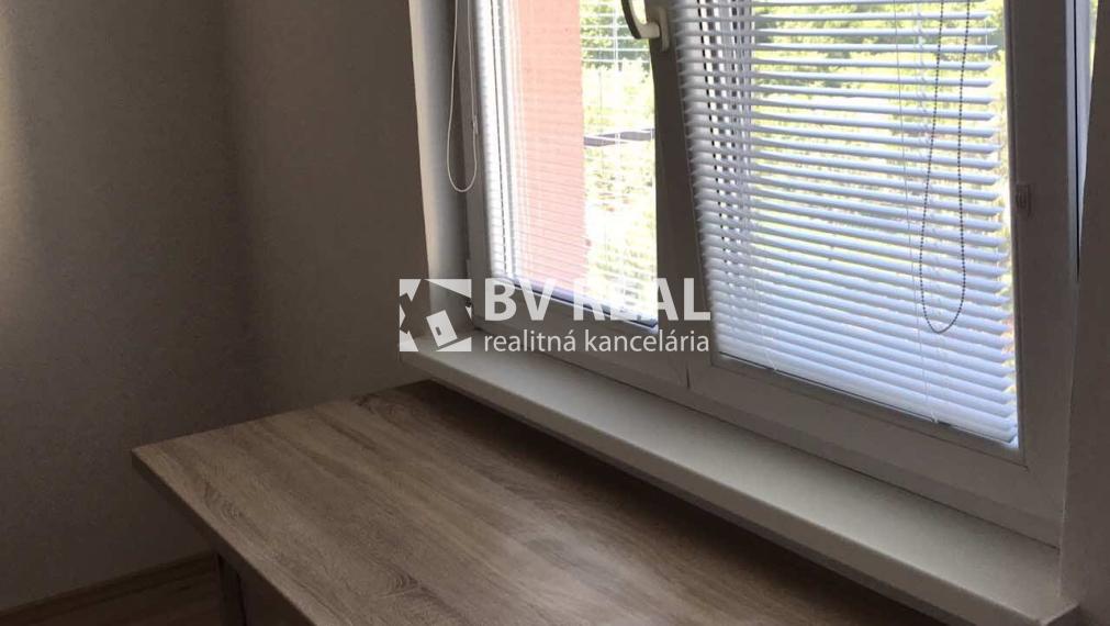 BV REAL Na prenájom 2 izbový byt Handlová FM2402