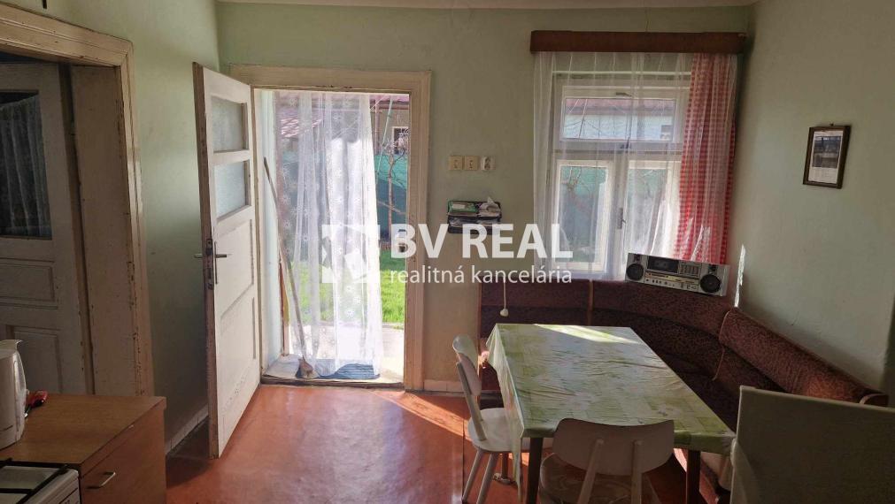 BV REAL Predaj rodinný dom a pozemok 1459 m2 Bystričany FM2404