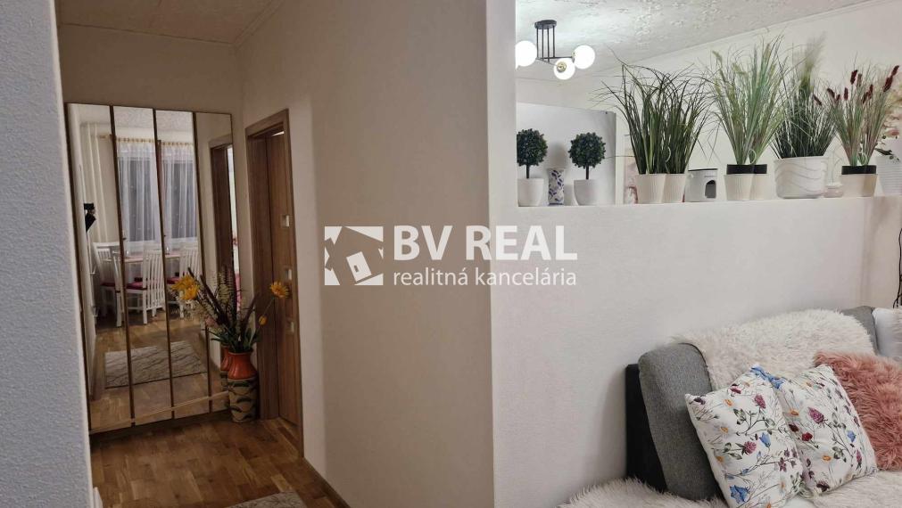 BV REAL na predaj prerobený 2 izbový byt Handlová FM2142