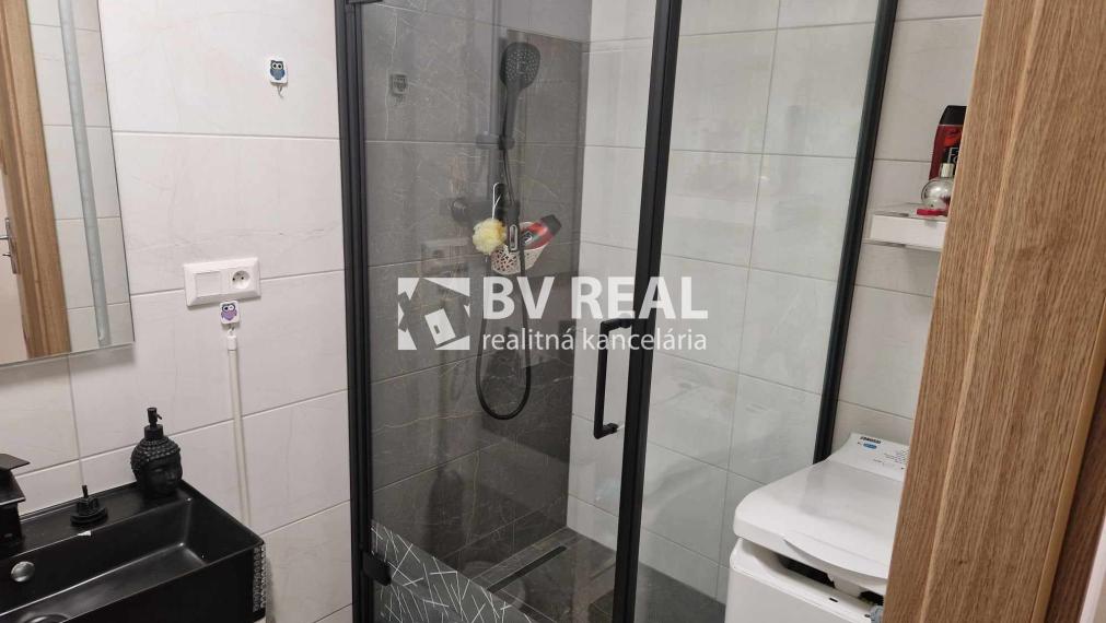 BV REAL na predaj prerobený 2 izbový byt Handlová FM2142