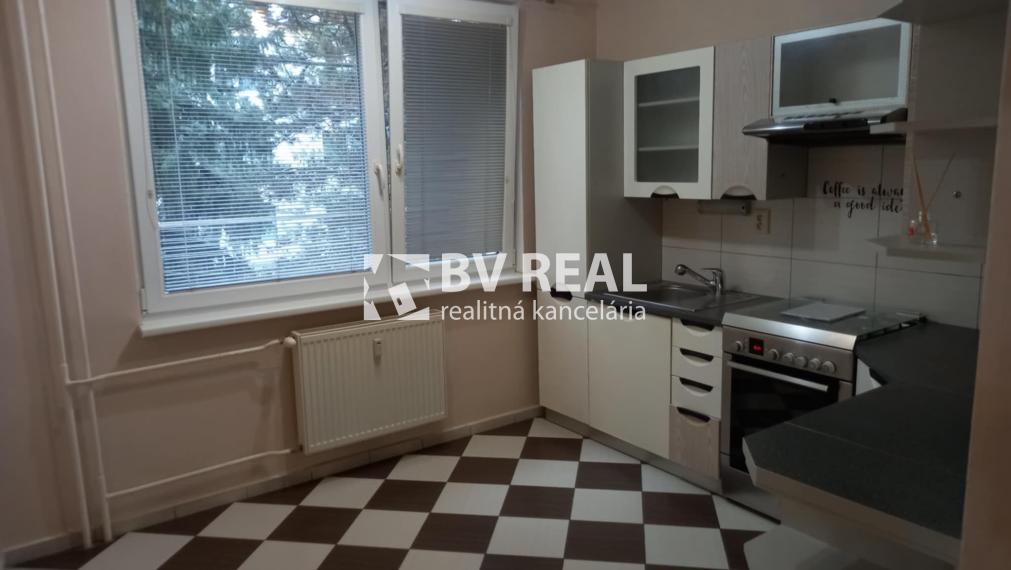 BV REAL Na predaj 1 a pol izbový byt Bojnice FM2388