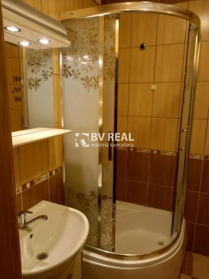 BV REAL Na predaj 1 a pol izbový byt Bojnice FM2388