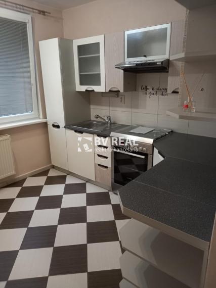 BV REAL Na predaj 1 a pol izbový byt Bojnice FM2388