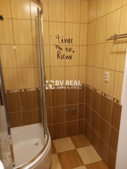 BV REAL Na predaj 1 a pol izbový byt Bojnice FM2388