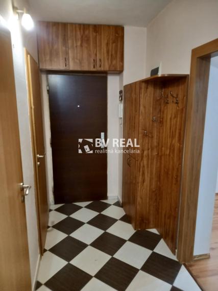 BV REAL Na predaj 1 a pol izbový byt Bojnice FM2388