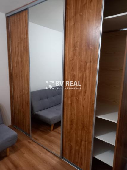 BV REAL Na predaj 1 a pol izbový byt Bojnice FM2388