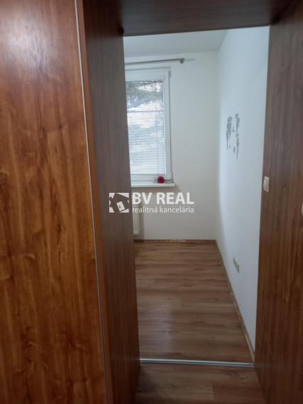 BV REAL Na predaj 1 a pol izbový byt Bojnice FM2388