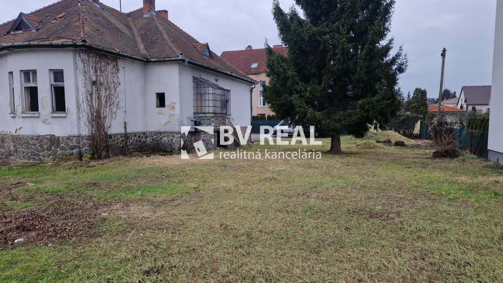 BV REAL Na predaj rod. dom, pozemok 1405 m2 Prievidza FM2406