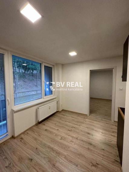 BV REAL Na predaj 2 izbový byt Handlová FM2261