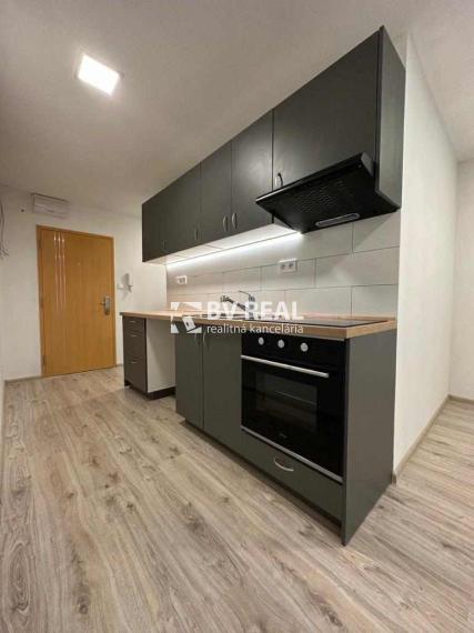 BV REAL Na prenájom 2 izbový byt Handlová FM1982