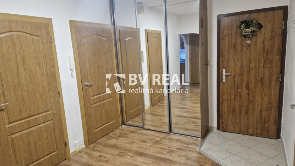BV REAL Na predaj 4 izbový byt Handlová FM2419