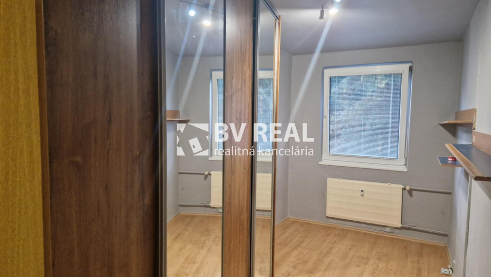 BV REAL Na predaj 4 izbový byt Handlová FM2419