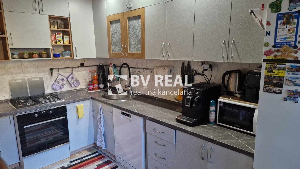 BV REAL Na predaj 4 izbový byt Handlová FM2419