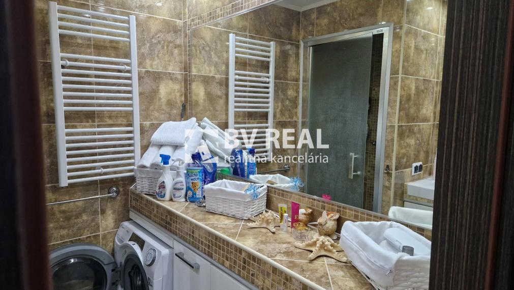 BV REAL Na predaj prerobený 2 izbový byt Prievidza FM2421