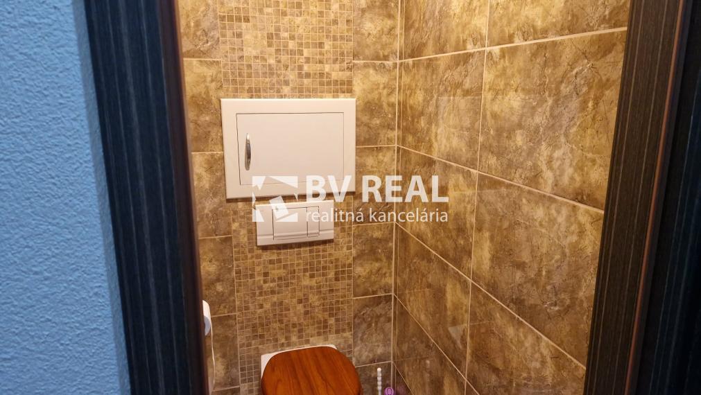 BV REAL Na predaj prerobený 2 izbový byt Prievidza FM2421