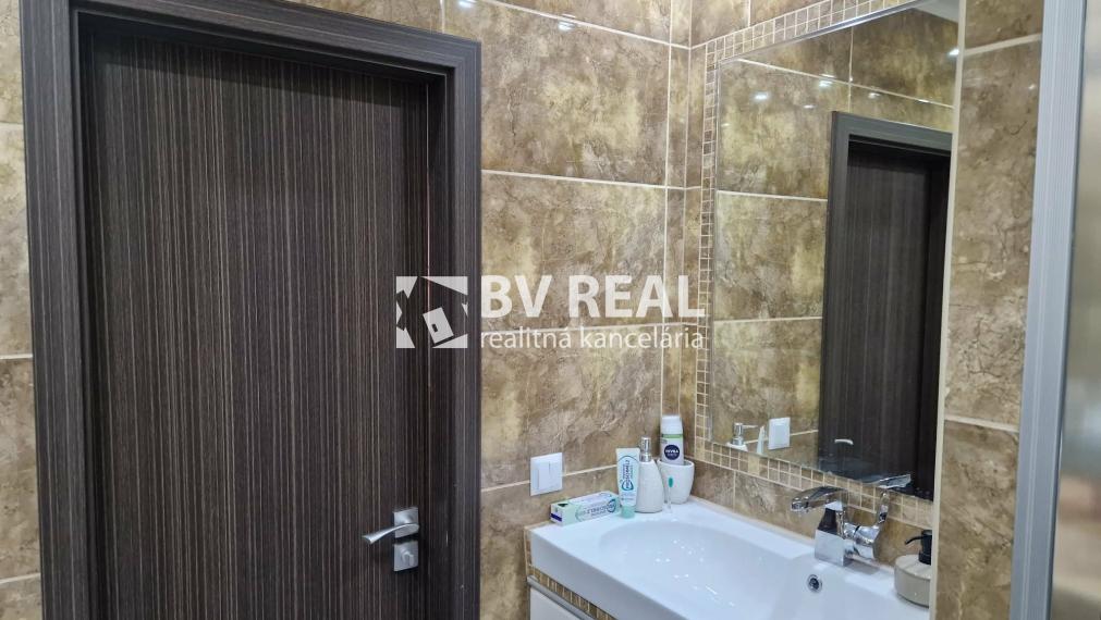 BV REAL Na predaj prerobený 2 izbový byt Prievidza FM2421