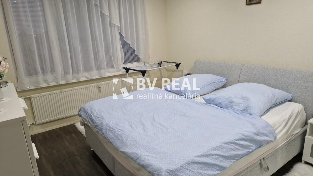 BV REAL Na predaj prerobený 2 izbový byt Prievidza FM2421